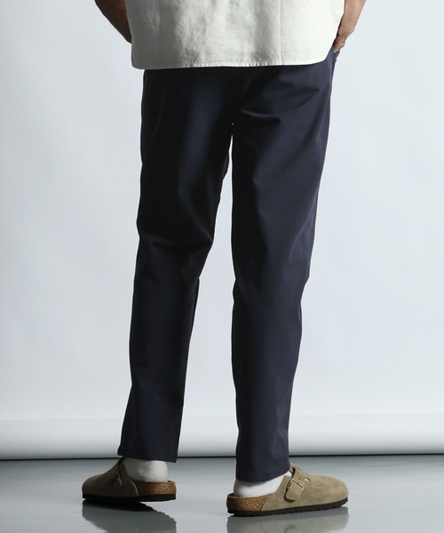 The DUFFER of ST.GEORGE（ザダファーオブセントジョージ）の「'HYPERHELIX' 2WAY STRETCH KERSEY EASY PANTS：撥水 接触冷感 ハイパーヘリックス イージーパンツ（スラックス・メンズ・ネイビー/ライトグレー・X-LARGE/LARGE/MEDIUM/SMALL）」の8枚目の写真