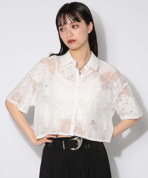 PAGEBOY(ページボーイ)の「フローレースショートシャツ(シャツ/ブラウス・レディース・オフホワイト/ブルー/ブラック・FREE)」の2枚目の写真