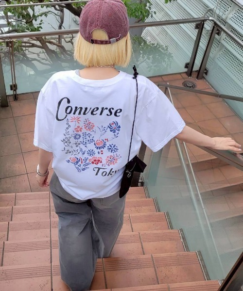 CONVERSE TOKYO(コンバーストウキョウ)の「BACK FLOWER PRINT TEE(Tシャツ/カットソー・レディース・ブルー/ブラック/レッド/ホワイト・MEDIUM/SMALL)」の22枚目の写真
