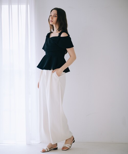 SELFIST(セルフィスト)の「オフショルリボン付きペプラムブラウス 2way 夏服 フェミニン きれいめ 大人(シャツ/ブラウス・レディース・ブラック/アイボリー・36/38)」の21枚目の写真