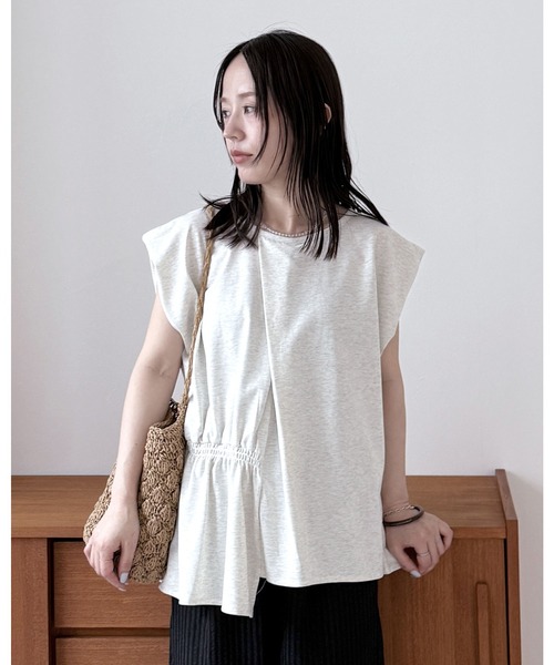 reca（レカ）の「【接触冷感】アシメタックギャザーTシャツ（Tシャツ/カットソー・レディース・チャコールグレー/プラム/オフホワイト・FREE）」の2枚目の写真