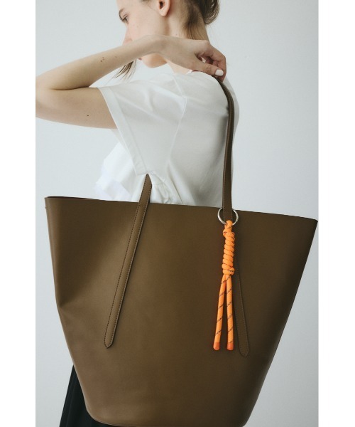 HeRIN.CYE（ヘリンドットサイ）の「Trapezoid bag / トラぺゾイドバック（トートバッグ・レディース・グレー/ブラウン/ブラック・FREE）」の3枚目の写真