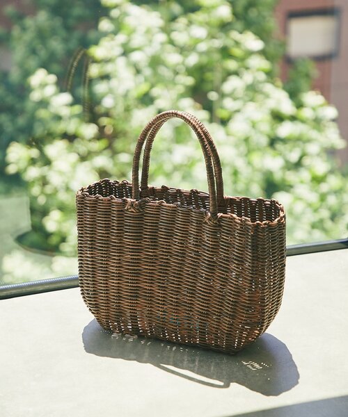 La boutique BonBon（ラブティックボンボン）の「【雨の日にも安心】PVCかごバッグ（トートバッグ・レディース・ブラック/ブラウン・FREE）」の2枚目の写真