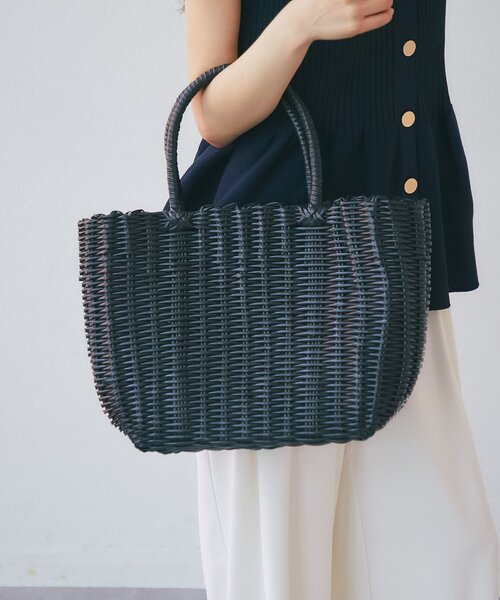 La boutique BonBon（ラブティックボンボン）の「【雨の日にも安心】PVCかごバッグ（トートバッグ・レディース・ブラック/ブラウン・FREE）」の3枚目の写真