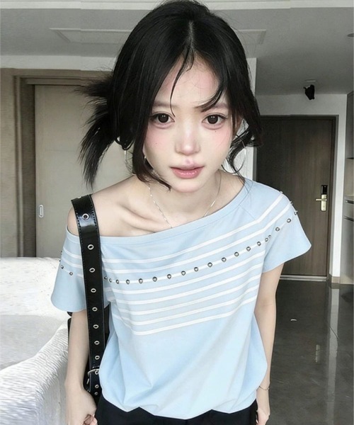 ほぼ未使用 ボーダーズ PEARL OFFSHOULDER 36 水色ボーダー片肩オフショルダースタッズ付きルーズ T（Tシャツ