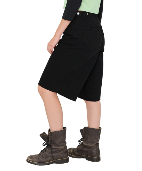 RANDOMOFF（ランダムオフ）の「BTB : SANP BUTTON BERMUDA SHORTS [SHADOW BLACK]（その他パンツ・レディース・ブラック・X-LARGE/LARGE/MEDIUM/SMALL）」の2枚目の写真