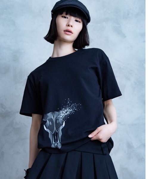 TAMYU(タミュー)の「TAMYU - Tau Graphic Tee / タウグラフィックTシャツ(Tシャツ/カットソー・メンズ・アイボリー/ブラック/チャコールグレー・FREE/SMALL)」の1枚目の写真