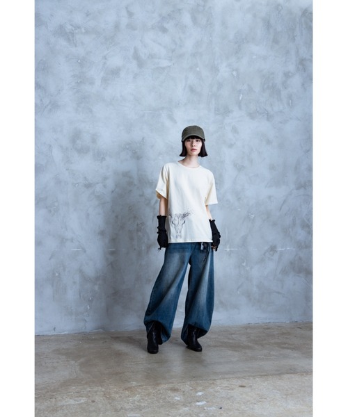 TAMYU(タミュー)の「TAMYU - Tau Graphic Tee / タウグラフィックTシャツ(Tシャツ/カットソー・メンズ・アイボリー/ブラック/チャコールグレー・FREE/SMALL)」の10枚目の写真