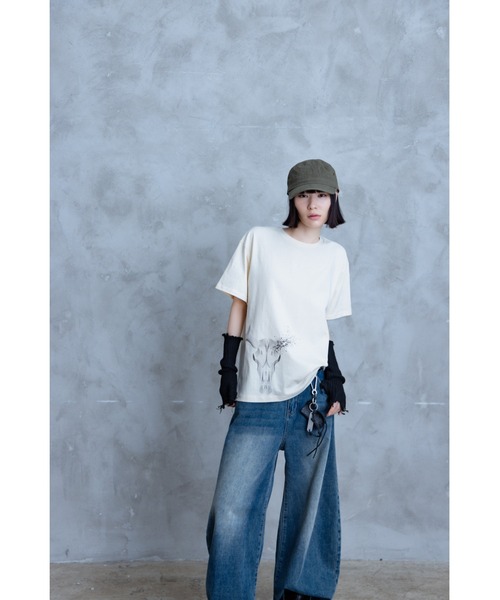 TAMYU(タミュー)の「TAMYU - Tau Graphic Tee / タウグラフィックTシャツ(Tシャツ/カットソー・メンズ・アイボリー/ブラック/チャコールグレー・FREE/SMALL)」の4枚目の写真