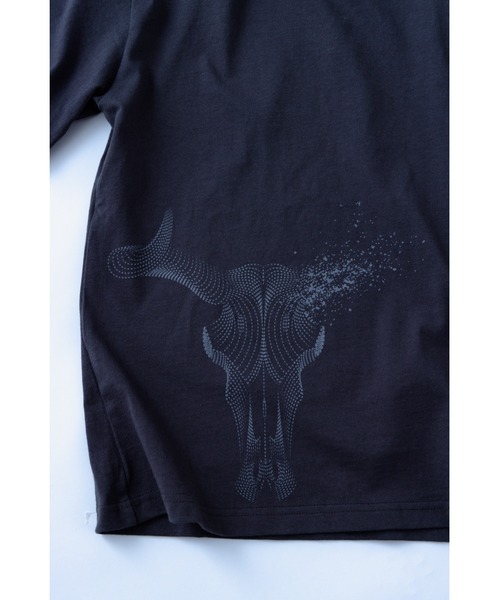 TAMYU(タミュー)の「TAMYU - Tau Graphic Tee / タウグラフィックTシャツ(Tシャツ/カットソー・メンズ・アイボリー/ブラック/チャコールグレー・FREE/SMALL)」の19枚目の写真