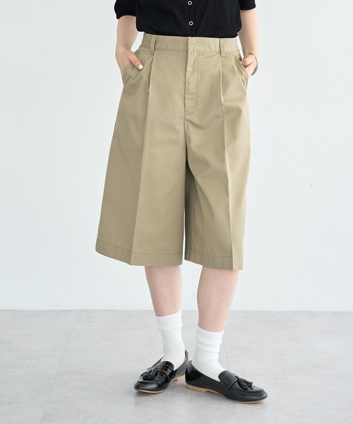 earth music&ecology(アースミュージックアンドエコロジー)の「タックハーフパンツ(その他パンツ・レディース・ベージュ/ブルー・FREE)」の3枚目の写真