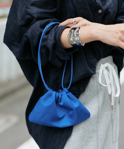 RIVE DROITE(リヴドロワ)の「予約【軽やかに持てる】gather mini bag(ショルダーバッグ・レディース・ボルドー/ブルー/ブラック・FREE)」の2枚目の写真