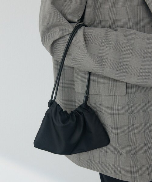 RIVE DROITE(リヴドロワ)の「予約【軽やかに持てる】gather mini bag(ショルダーバッグ・レディース・ボルドー/ブルー/ブラック・FREE)」の4枚目の写真