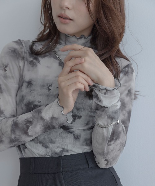 maviru(マヴィル)の「シアー メッシュ ハイネック トップス(Tシャツ/カットソー・レディース・ベージュ系/グレー系・M/L/XL)」の1枚目の写真