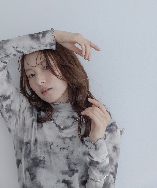maviru(マヴィル)の「シアー メッシュ ハイネック トップス(Tシャツ/カットソー・レディース・ベージュ系/グレー系・M/L/XL)」の8枚目の写真