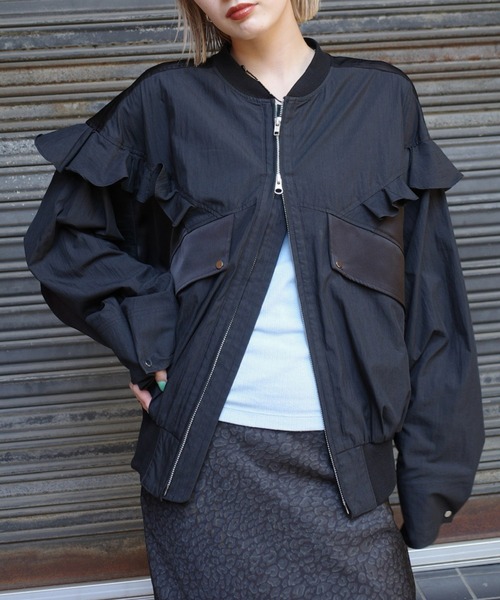 Ameri(アメリ)の「MILITARY NYLON FRILL BLOUSON(ブルゾン・レディース・ブラック/カーキ/アイボリー・SMALL/MEDIUM)」の3枚目の写真
