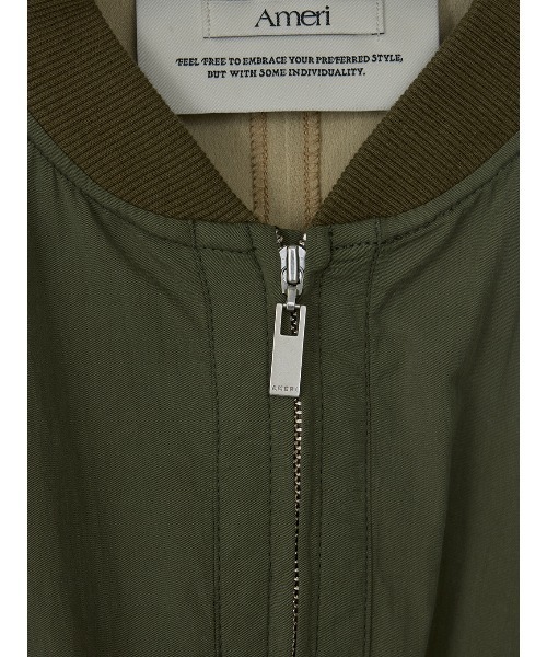 Ameri(アメリ)の「MILITARY NYLON FRILL BLOUSON(ブルゾン・レディース・ブラック/カーキ/アイボリー・SMALL/MEDIUM)」の4枚目の写真