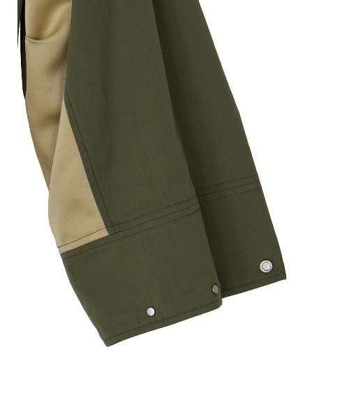 Ameri(アメリ)の「MILITARY NYLON FRILL BLOUSON(ブルゾン・レディース・ブラック/カーキ/アイボリー・SMALL/MEDIUM)」の5枚目の写真