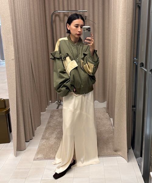 Ameri(アメリ)の「MILITARY NYLON FRILL BLOUSON(ブルゾン・レディース・ブラック/カーキ/アイボリー・SMALL/MEDIUM)」の9枚目の写真