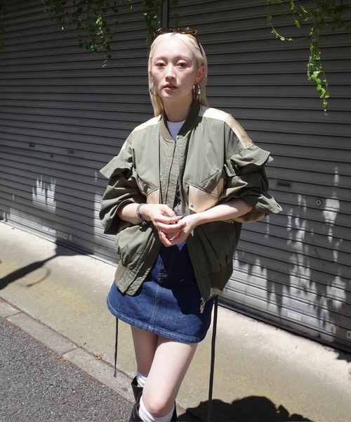 Ameri(アメリ)の「MILITARY NYLON FRILL BLOUSON(ブルゾン・レディース・ブラック/カーキ/アイボリー・SMALL/MEDIUM)」の10枚目の写真