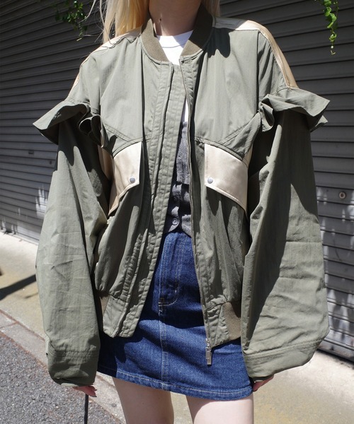 Ameri(アメリ)の「MILITARY NYLON FRILL BLOUSON(ブルゾン・レディース・ブラック/カーキ/アイボリー・SMALL/MEDIUM)」の12枚目の写真