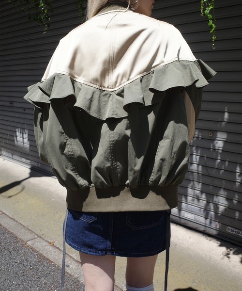 Ameri(アメリ)の「MILITARY NYLON FRILL BLOUSON(ブルゾン・レディース・ブラック/カーキ/アイボリー・SMALL/MEDIUM)」の13枚目の写真