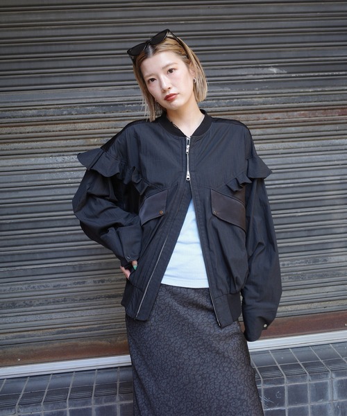 Ameri(アメリ)の「MILITARY NYLON FRILL BLOUSON(ブルゾン・レディース・ブラック/カーキ/アイボリー・SMALL/MEDIUM)」の15枚目の写真