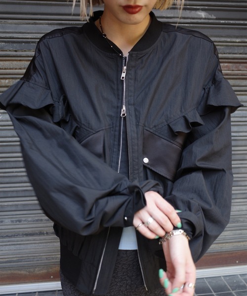 Ameri(アメリ)の「MILITARY NYLON FRILL BLOUSON(ブルゾン・レディース・ブラック/カーキ/アイボリー・SMALL/MEDIUM)」の16枚目の写真