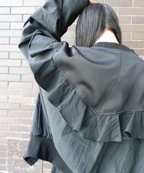Ameri(アメリ)の「MILITARY NYLON FRILL BLOUSON(ブルゾン・レディース・ブラック/カーキ/アイボリー・SMALL/MEDIUM)」の22枚目の写真