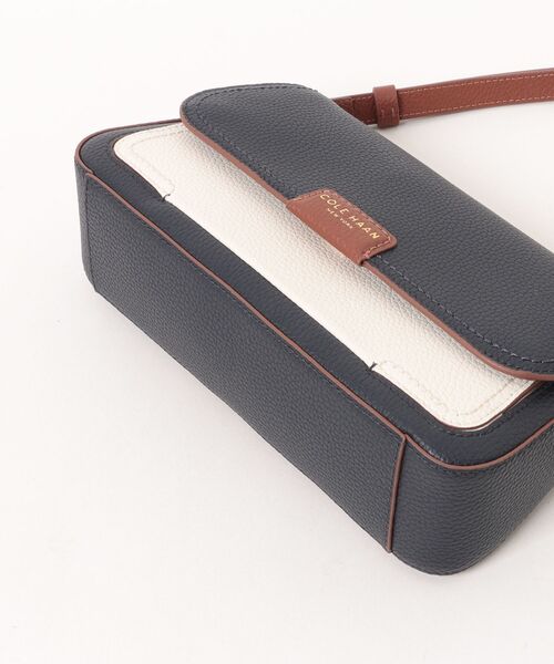 COLE HAAN（コールハーン）の「レイトン ショルダー バッグ womens（ショルダーバッグ・レディース・ネイビー・OSFA）」の6枚目の写真