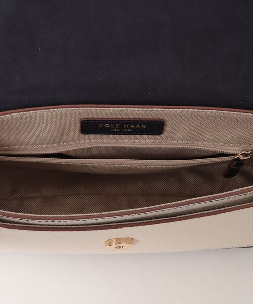 COLE HAAN（コールハーン）の「レイトン ショルダー バッグ womens（ショルダーバッグ・レディース・ネイビー・OSFA）」の7枚目の写真