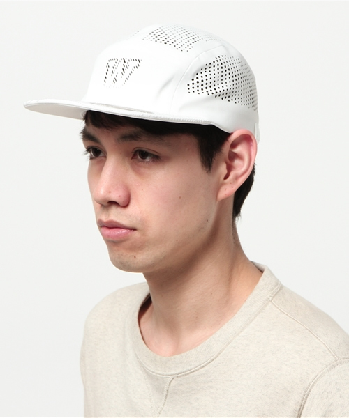 WHITE MOUNTAINEERING（ホワイトマウンテニアリング）の「○White