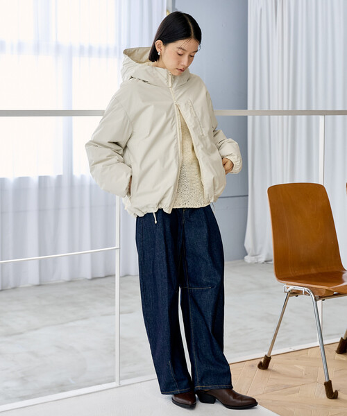 FREAK'S STORE(フリークスストア)の「+Phenix × FREAK'S STORE/プラスフェニックス 別注 GORE-TEX WINDSTOPPER HOODIE JACKET/ゴアテックス ウィンドストッパー フーディー ジャケット(ダウンジャケット/コート・レディース・オフホワイト/ブラック/ベージュ・MEDIUM/SMALL)」の4枚目の写真