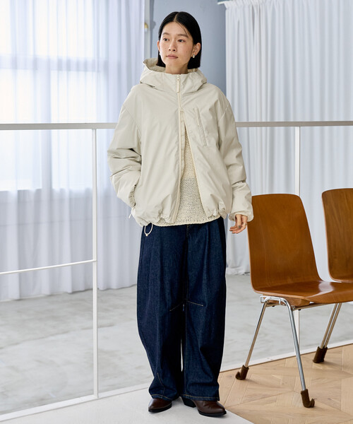 FREAK'S STORE(フリークスストア)の「+Phenix × FREAK'S STORE/プラスフェニックス 別注 GORE-TEX WINDSTOPPER HOODIE JACKET/ゴアテックス ウィンドストッパー フーディー ジャケット(ダウンジャケット/コート・レディース・オフホワイト/ブラック/ベージュ・MEDIUM/SMALL)」の5枚目の写真