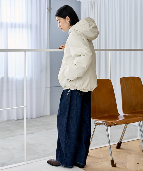 FREAK'S STORE(フリークスストア)の「+Phenix × FREAK'S STORE/プラスフェニックス 別注 GORE-TEX WINDSTOPPER HOODIE JACKET/ゴアテックス ウィンドストッパー フーディー ジャケット(ダウンジャケット/コート・レディース・オフホワイト/ブラック/ベージュ・MEDIUM/SMALL)」の7枚目の写真