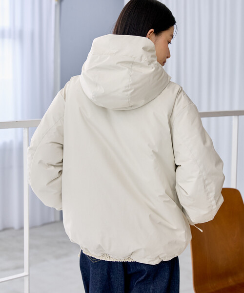 FREAK'S STORE(フリークスストア)の「+Phenix × FREAK'S STORE/プラスフェニックス 別注 GORE-TEX WINDSTOPPER HOODIE JACKET/ゴアテックス ウィンドストッパー フーディー ジャケット(ダウンジャケット/コート・レディース・オフホワイト/ブラック/ベージュ・MEDIUM/SMALL)」の10枚目の写真
