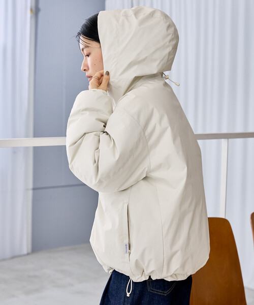 FREAK'S STORE(フリークスストア)の「+Phenix × FREAK'S STORE/プラスフェニックス 別注 GORE-TEX WINDSTOPPER HOODIE JACKET/ゴアテックス ウィンドストッパー フーディー ジャケット(ダウンジャケット/コート・レディース・オフホワイト/ブラック/ベージュ・MEDIUM/SMALL)」の11枚目の写真