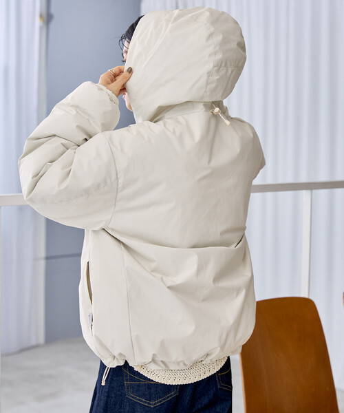 FREAK'S STORE(フリークスストア)の「+Phenix × FREAK'S STORE/プラスフェニックス 別注 GORE-TEX WINDSTOPPER HOODIE JACKET/ゴアテックス ウィンドストッパー フーディー ジャケット(ダウンジャケット/コート・レディース・オフホワイト/ブラック/ベージュ・MEDIUM/SMALL)」の12枚目の写真