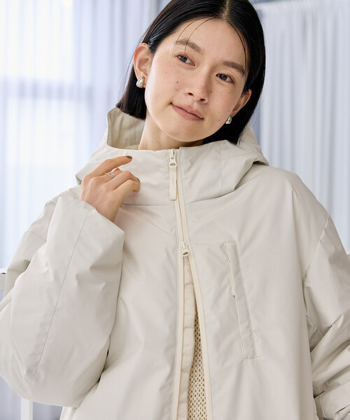 FREAK'S STORE(フリークスストア)の「+Phenix × FREAK'S STORE/プラスフェニックス 別注 GORE-TEX WINDSTOPPER HOODIE JACKET/ゴアテックス ウィンドストッパー フーディー ジャケット(ダウンジャケット/コート・レディース・オフホワイト/ブラック/ベージュ・MEDIUM/SMALL)」の13枚目の写真