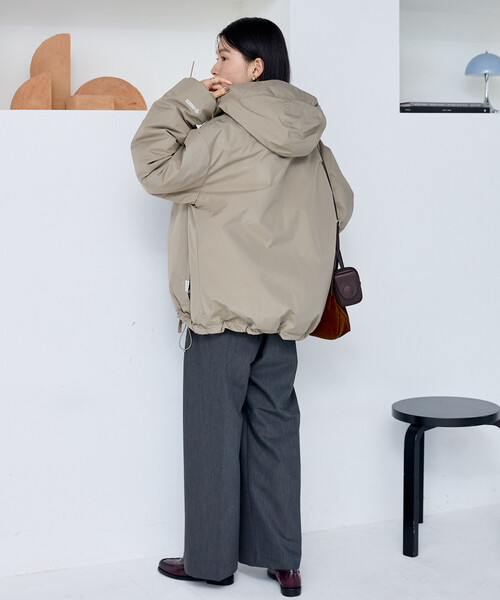 FREAK'S STORE(フリークスストア)の「+Phenix × FREAK'S STORE/プラスフェニックス 別注 GORE-TEX WINDSTOPPER HOODIE JACKET/ゴアテックス ウィンドストッパー フーディー ジャケット(ダウンジャケット/コート・レディース・オフホワイト/ブラック/ベージュ・MEDIUM/SMALL)」の22枚目の写真