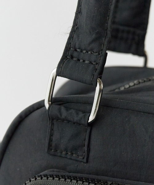 AO2(アオズ)の「Single-handle nylon handbag with gusset / ワンハンドル マチあり ナイロンハンドバッグ 2026年 夏 夏服(ハンドバッグ・レディース・ブラック・FREE)」の6枚目の写真