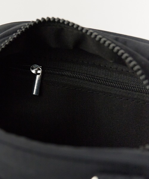 AO2(アオズ)の「Single-handle nylon handbag with gusset / ワンハンドル マチあり ナイロンハンドバッグ 2026年 夏 夏服(ハンドバッグ・レディース・ブラック・FREE)」の9枚目の写真