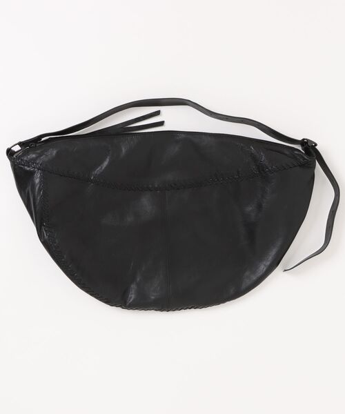 ALLSAINTS(オールセインツ)の「ESME WHIPSTITCH LEATHER SHOULDER BAG | ESME ウィップステッチ レザー ショルダー バッグ(ショルダーバッグ・レディース・ブラック・ONE SIZE)」の6枚目の写真