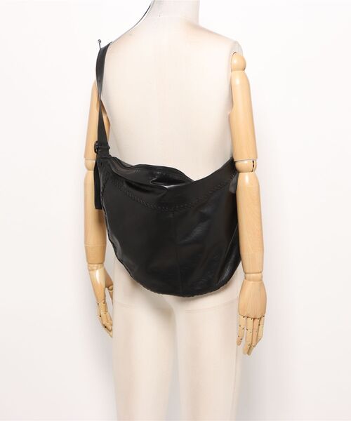 ALLSAINTS(オールセインツ)の「ESME WHIPSTITCH LEATHER SHOULDER BAG | ESME ウィップステッチ レザー ショルダー バッグ(ショルダーバッグ・レディース・ブラック・ONE SIZE)」の9枚目の写真