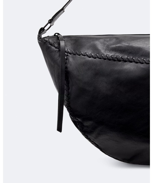 ALLSAINTS(オールセインツ)の「ESME WHIPSTITCH LEATHER SHOULDER BAG | ESME ウィップステッチ レザー ショルダー バッグ(ショルダーバッグ・レディース・ブラック・ONE SIZE)」の3枚目の写真