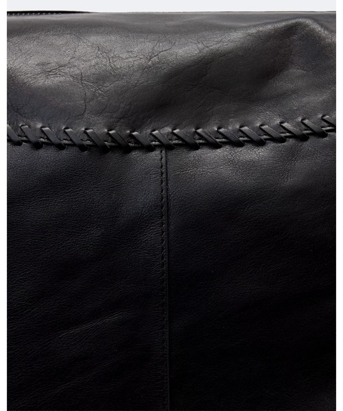 ALLSAINTS(オールセインツ)の「ESME WHIPSTITCH LEATHER SHOULDER BAG | ESME ウィップステッチ レザー ショルダー バッグ(ショルダーバッグ・レディース・ブラック・ONE SIZE)」の4枚目の写真