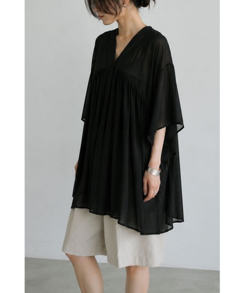 marjour(マージュール)の「AIRY CREPE OPEN TUNIC(シャツ/ブラウス・レディース・ブラック/オフホワイト・M)」の2枚目の写真