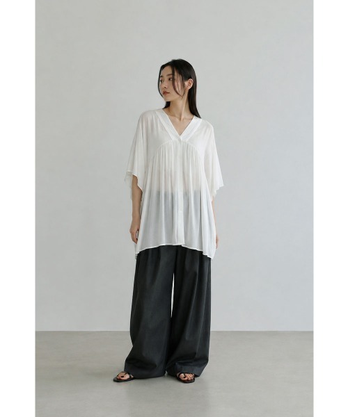 marjour(マージュール)の「AIRY CREPE OPEN TUNIC(シャツ/ブラウス・レディース・ブラック/オフホワイト・M)」の17枚目の写真