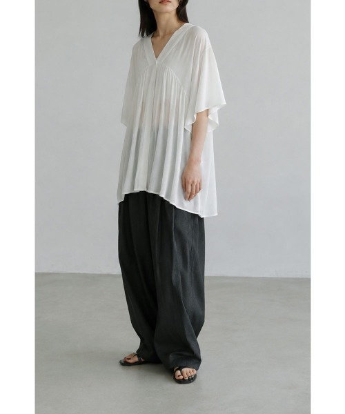 marjour(マージュール)の「AIRY CREPE OPEN TUNIC(シャツ/ブラウス・レディース・ブラック/オフホワイト・M)」の18枚目の写真