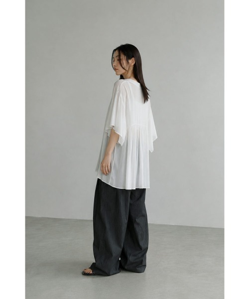 marjour(マージュール)の「AIRY CREPE OPEN TUNIC(シャツ/ブラウス・レディース・ブラック/オフホワイト・M)」の19枚目の写真